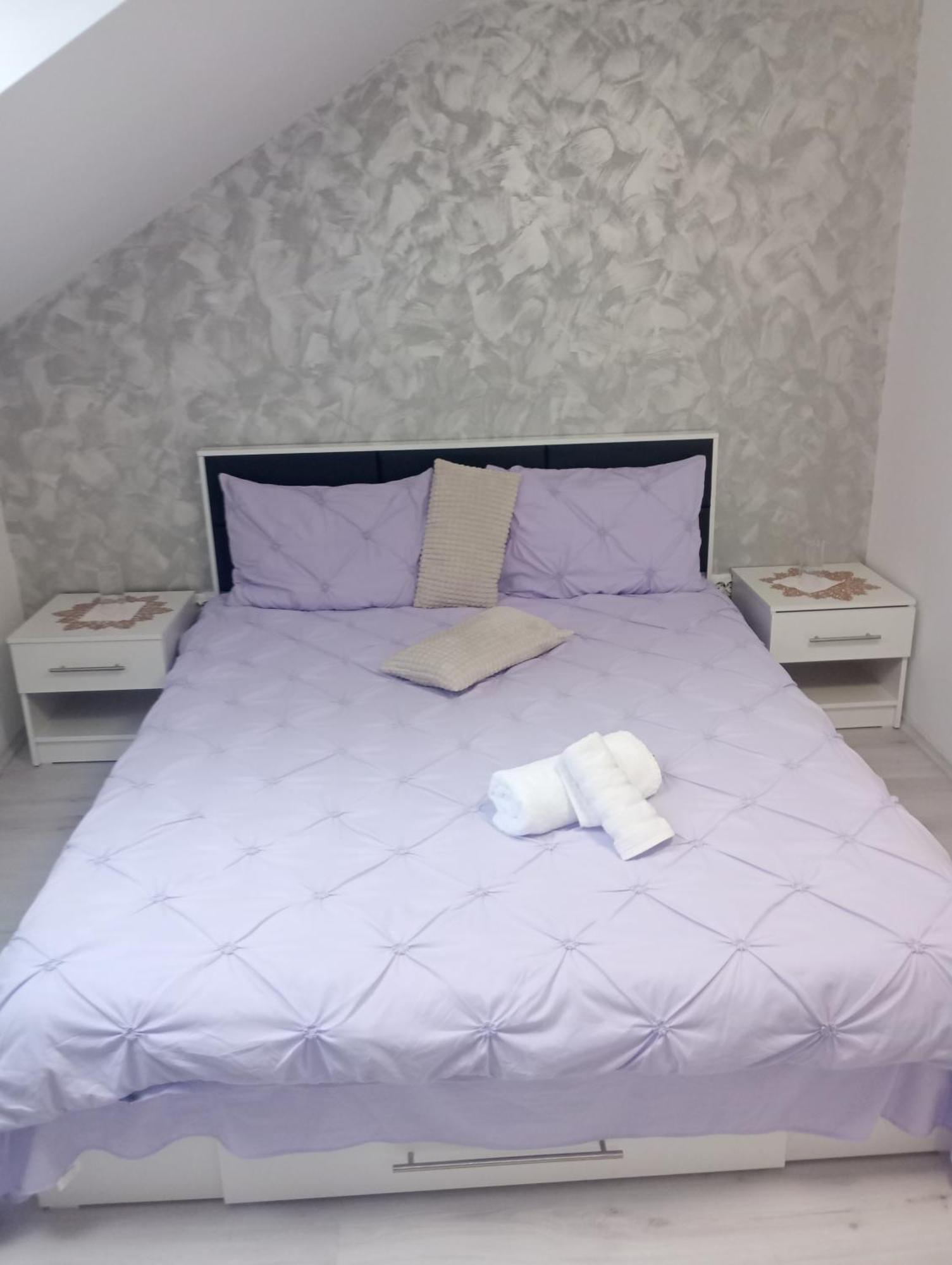 Izabella Guest House 萨彻勒 外观 照片